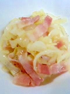 キャベツとベーコンの蒸し煮