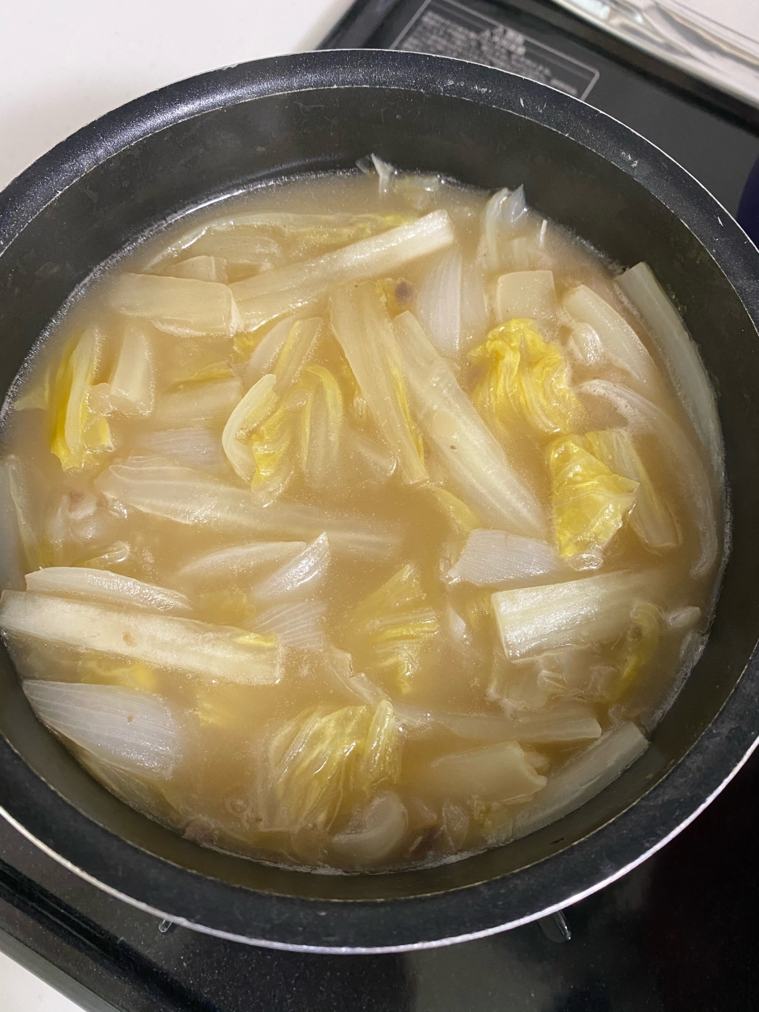 カップスープの素で新玉ねぎと白菜のスープ