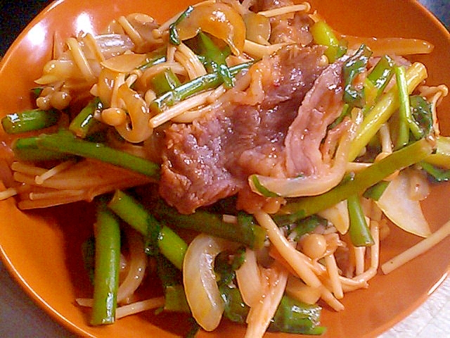 焼肉のタレで簡単！牛肉とにんにくの芽と残り野菜炒め