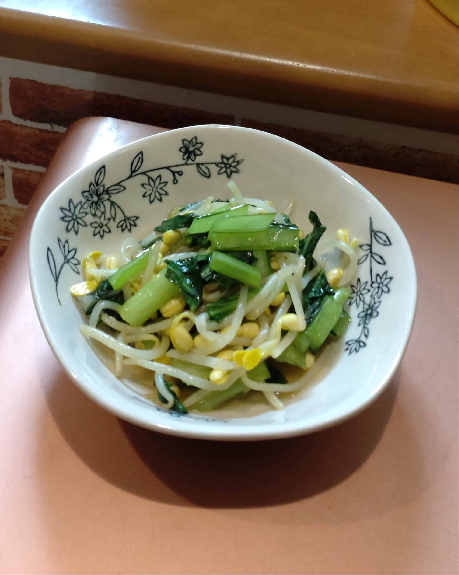 小松菜と豆もやしのにんにく炒め