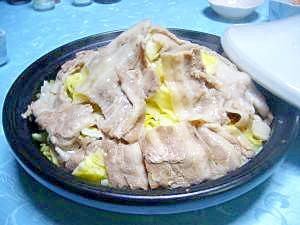 タジン鍋で作る春キャベツともやしの蒸し物