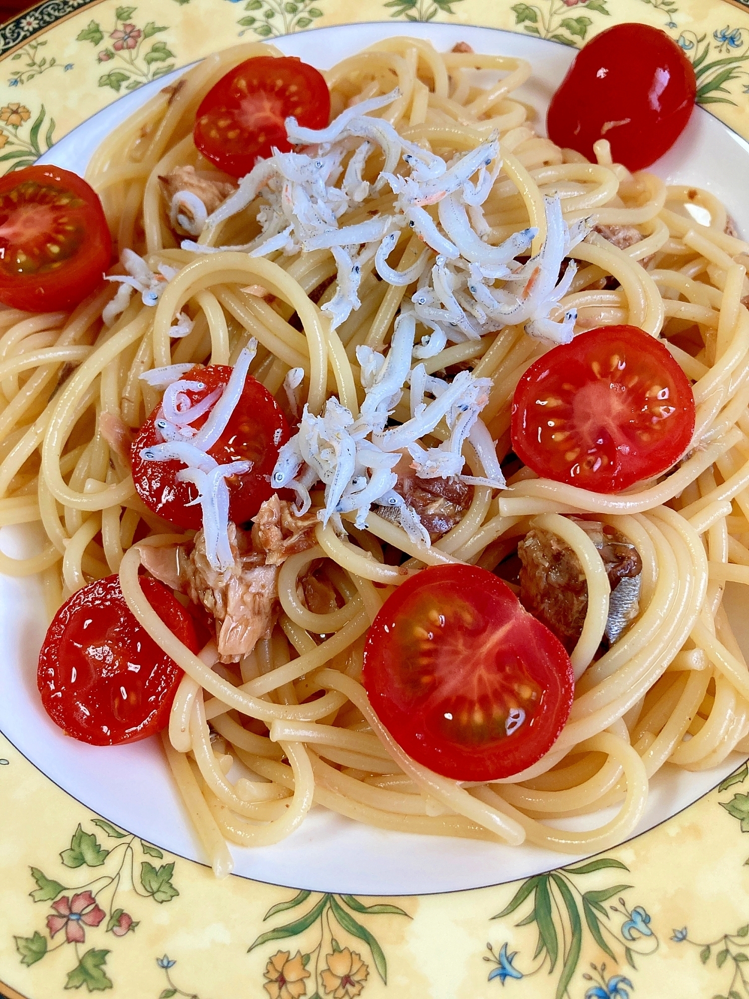 簡単味付け☆鯖缶で作る鯖トマトしらすパスタ