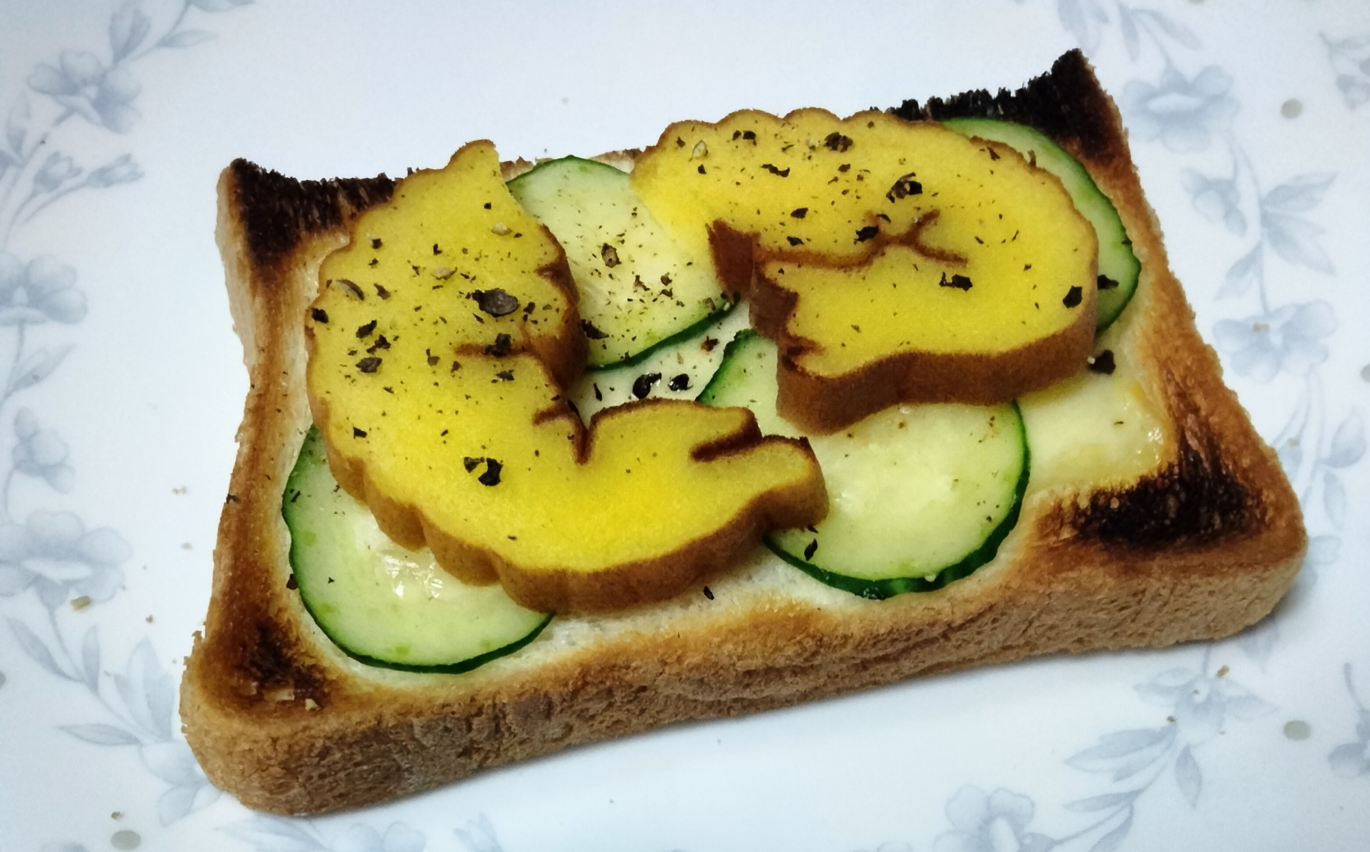 チーズトーストアレンジ 伊達巻&きゅうり 黒胡椒