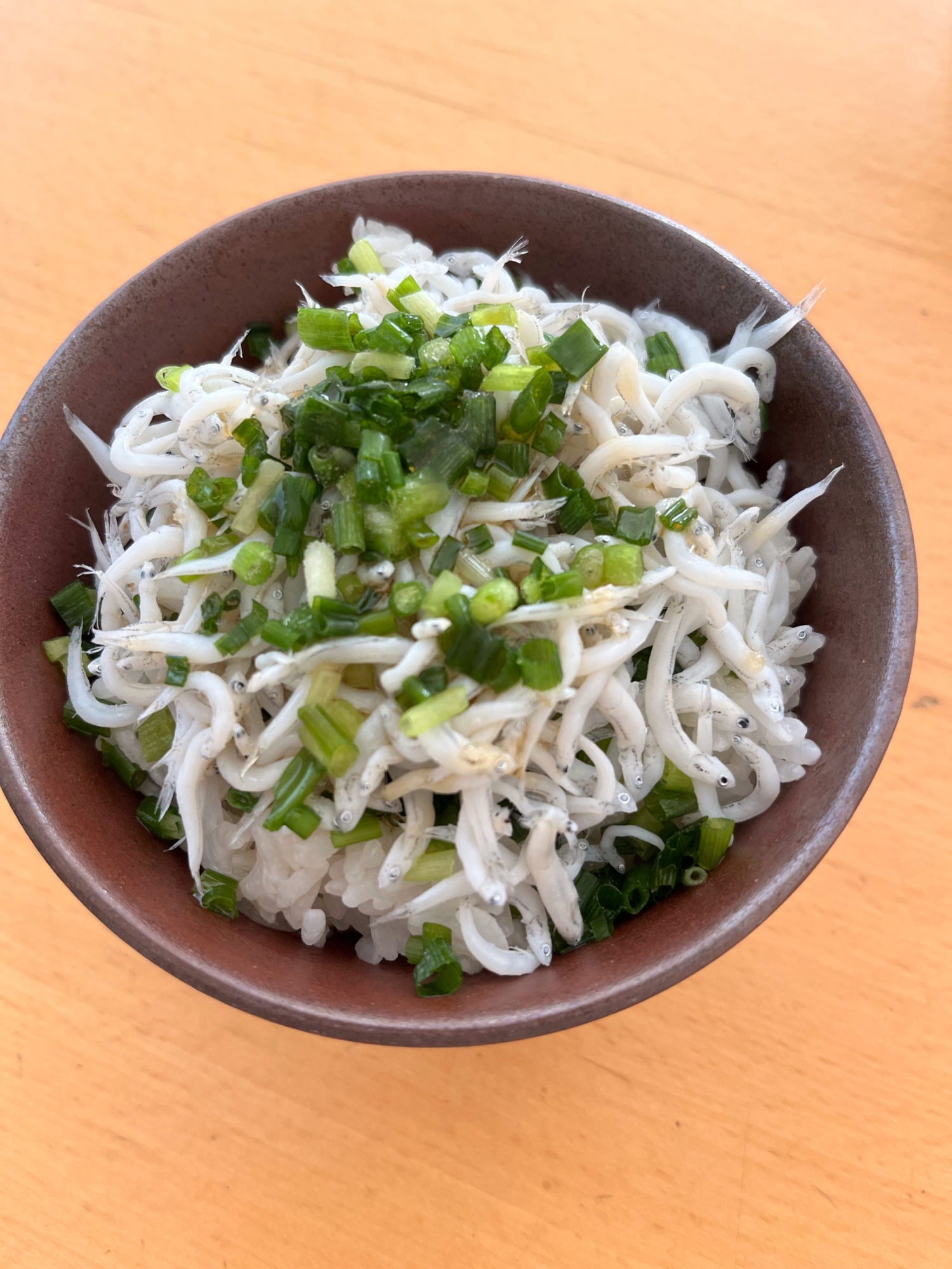 胡麻油が味噌のしらす丼