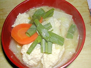 隠し味はめんつゆ♪鶏団子の風邪予防お味噌汁♪