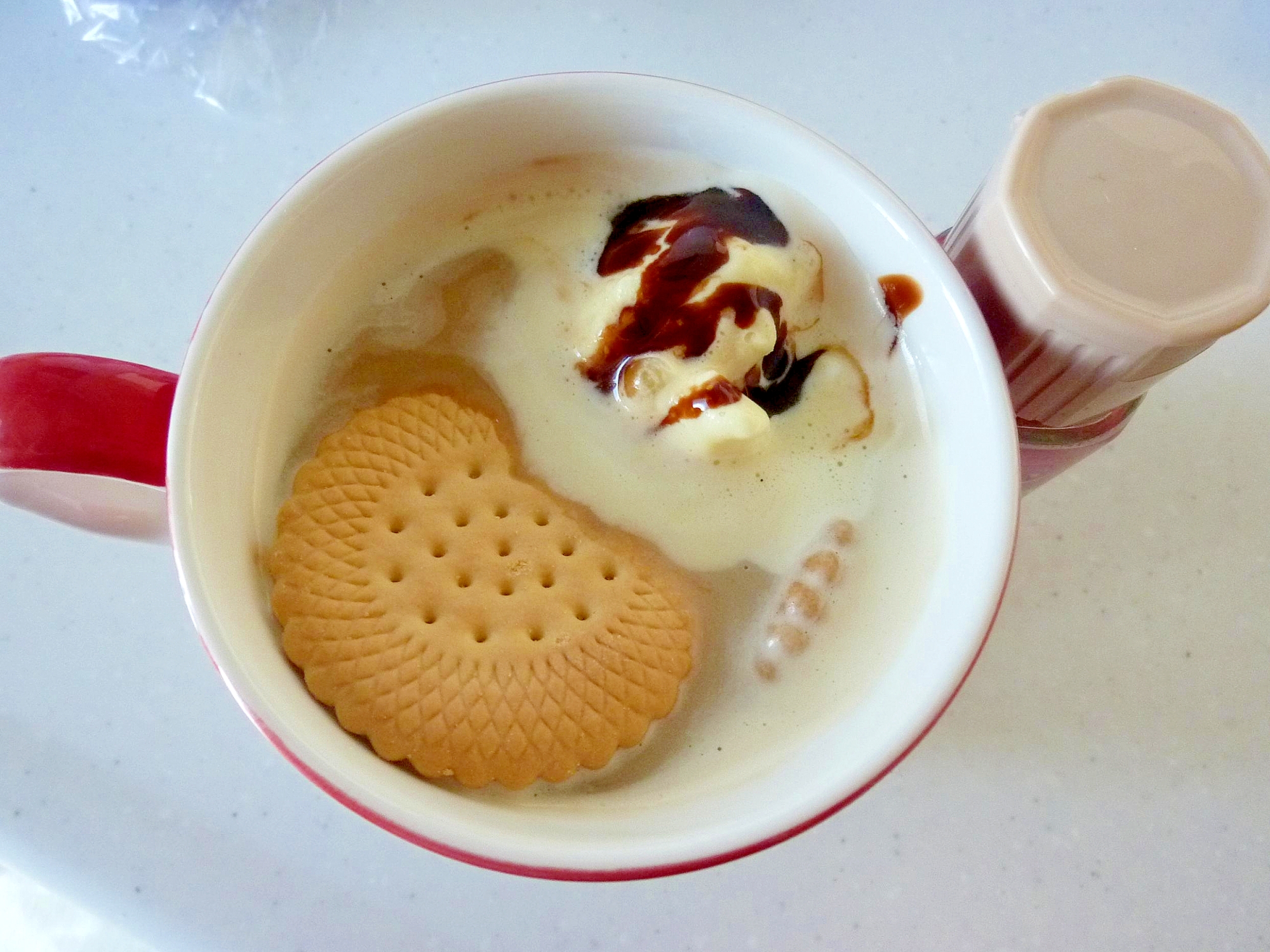 ☆アイス＆ビスケットのせ♪　チョコカフェオレ☆