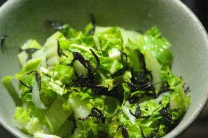 お好みの常備たれで☆白菜とひじきのホットサラダ