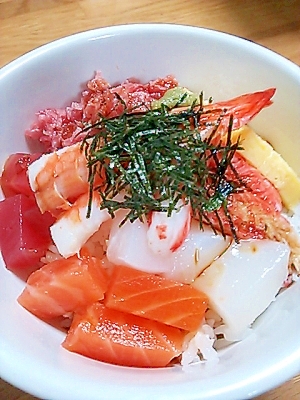 海鮮丼(＾＾）　新鮮な刺身で豪華ですvvv