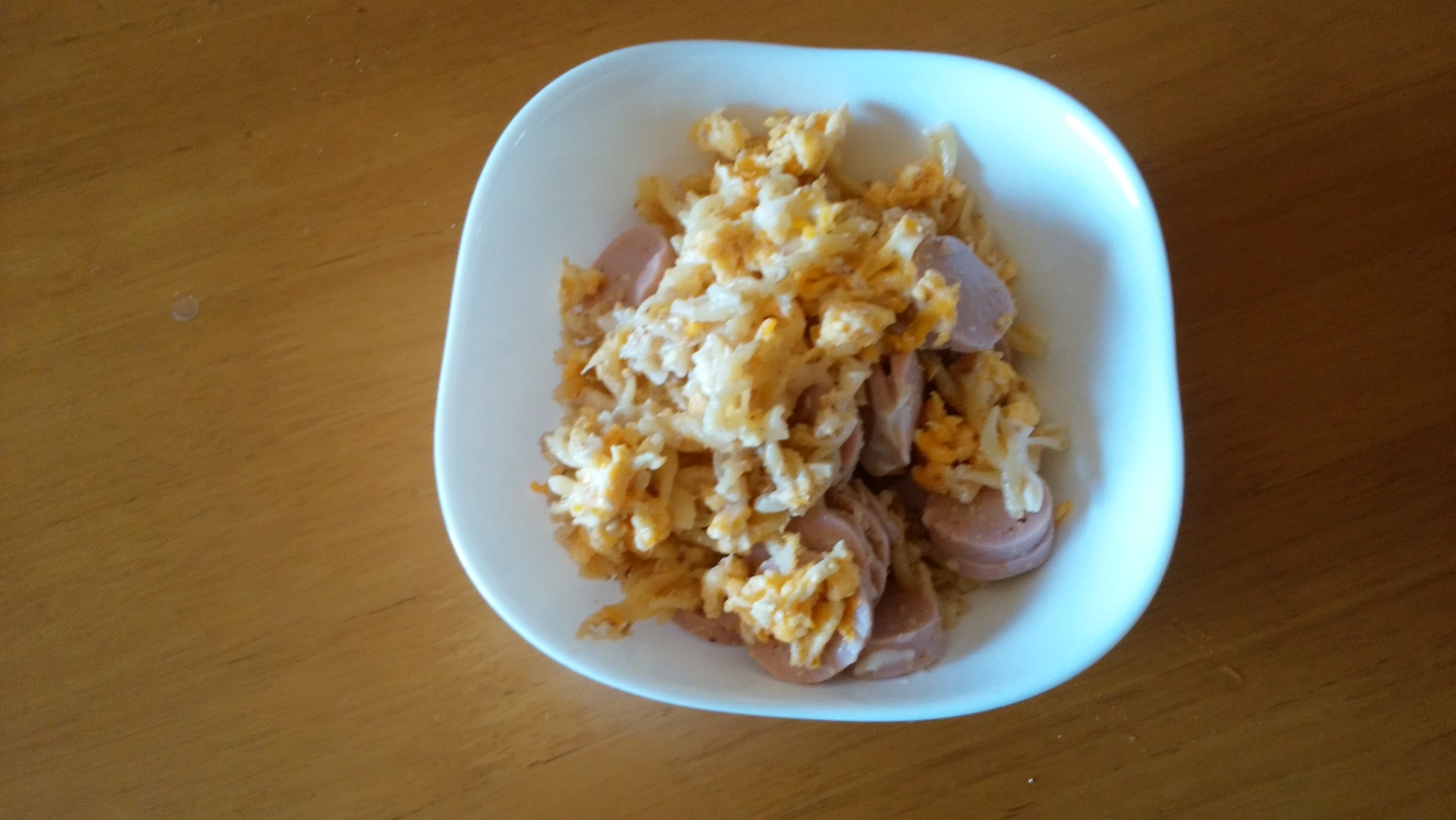 マカロニ・炒り卵・魚肉ソーセージのゴママヨ和え