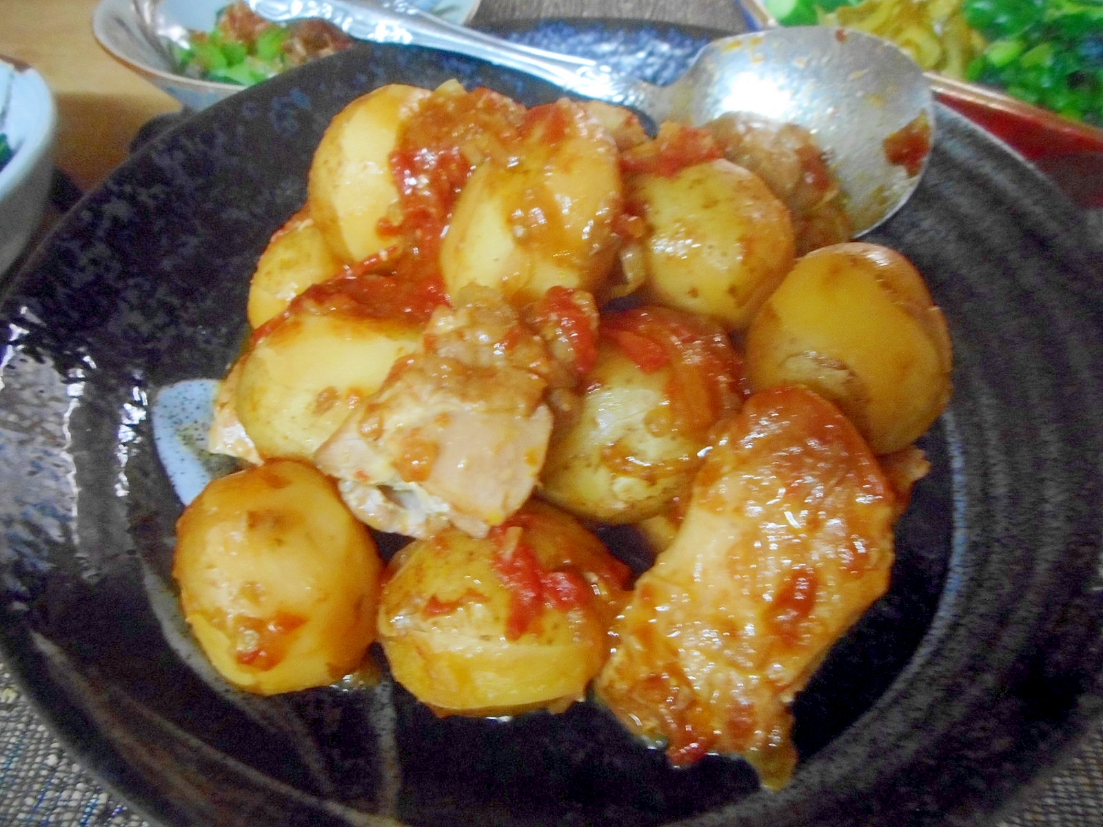 ちびジャガと鶏肉のトマト煮