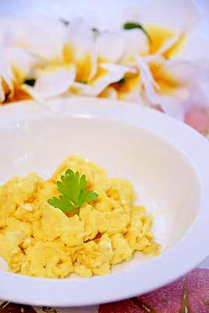 試してみて ★スクランブルエッグに粉チーズ★