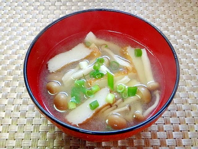 さつま揚げとしめじの味噌汁