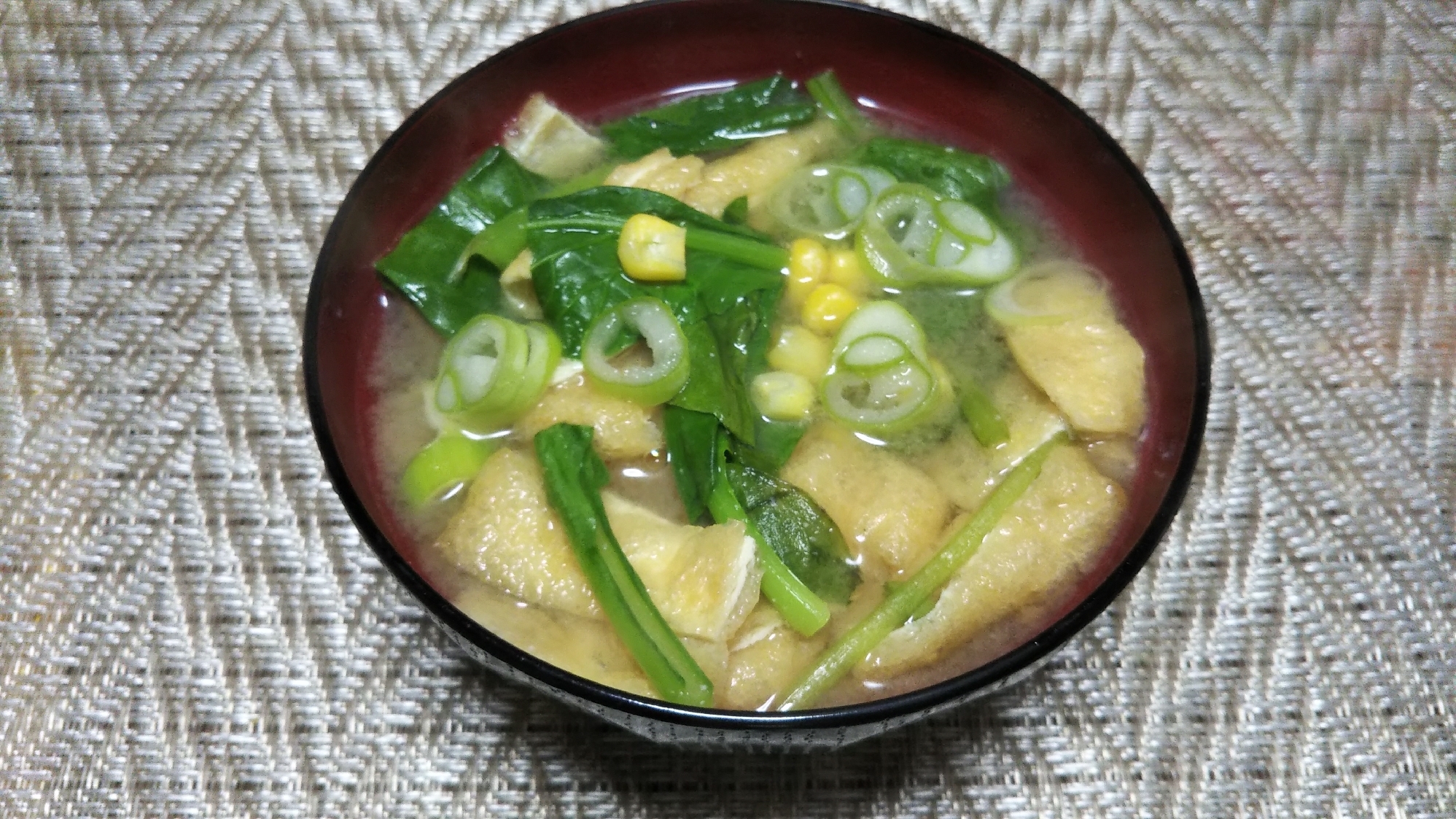 小松菜と油揚げとコーンの味噌汁☆