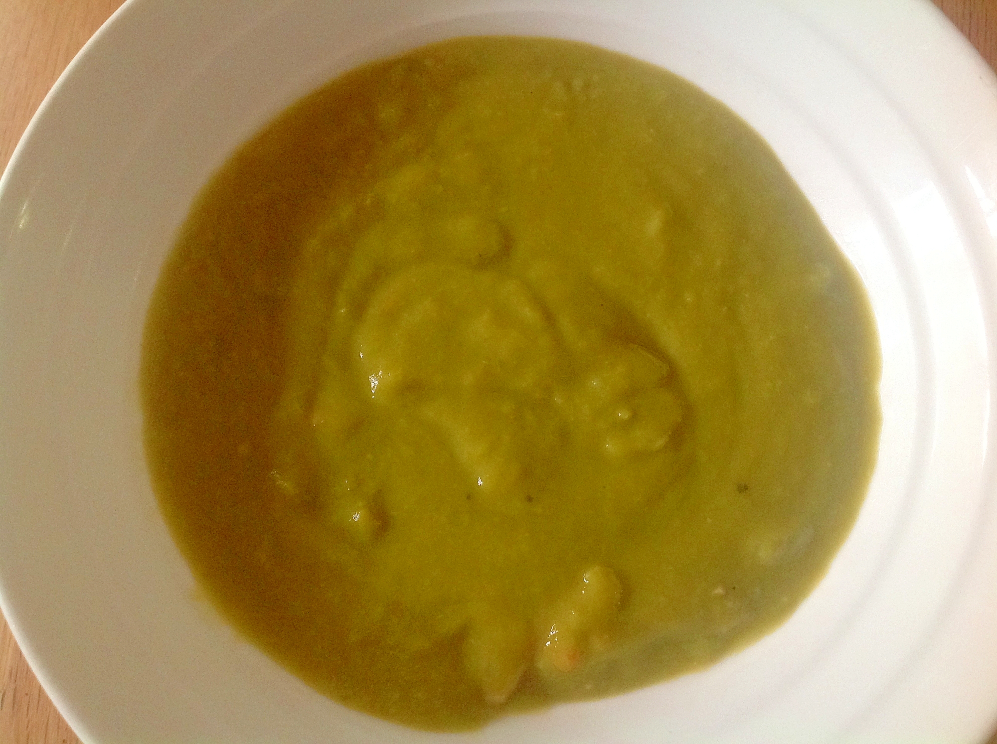 グリーンピースとハムのスープ