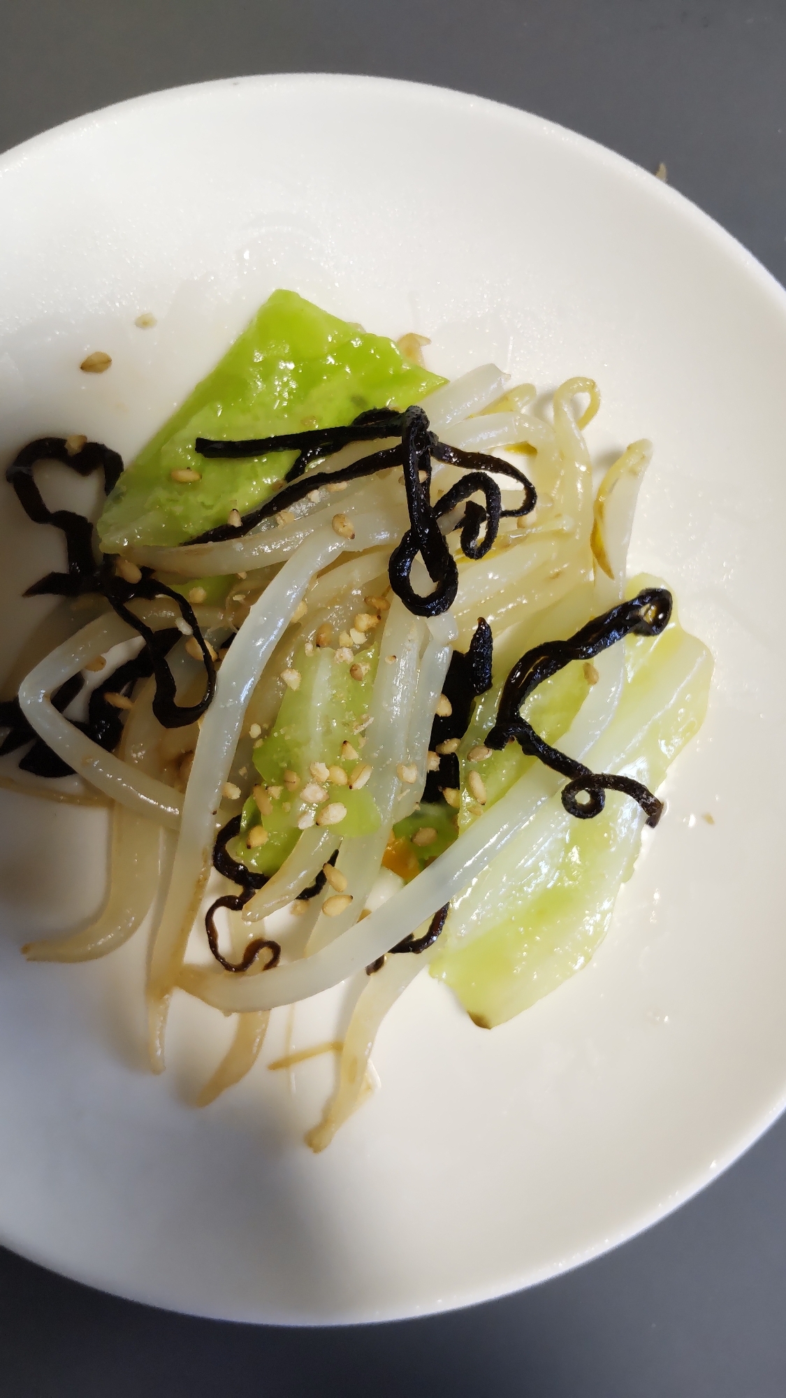 キャベツともやしの塩昆布和え