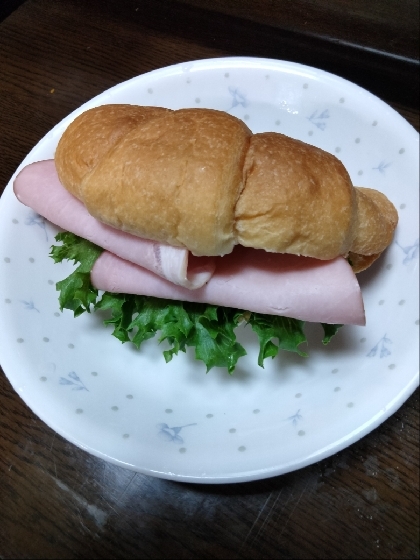 おはようございます。朝食に。ハム2枚挟んで美味しくできました(๑´ڡ`๑)レシピ有難うございました。