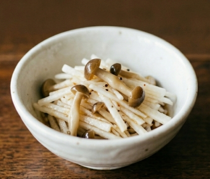 レンジで簡単♡長芋としめじのわさびポン酢和え