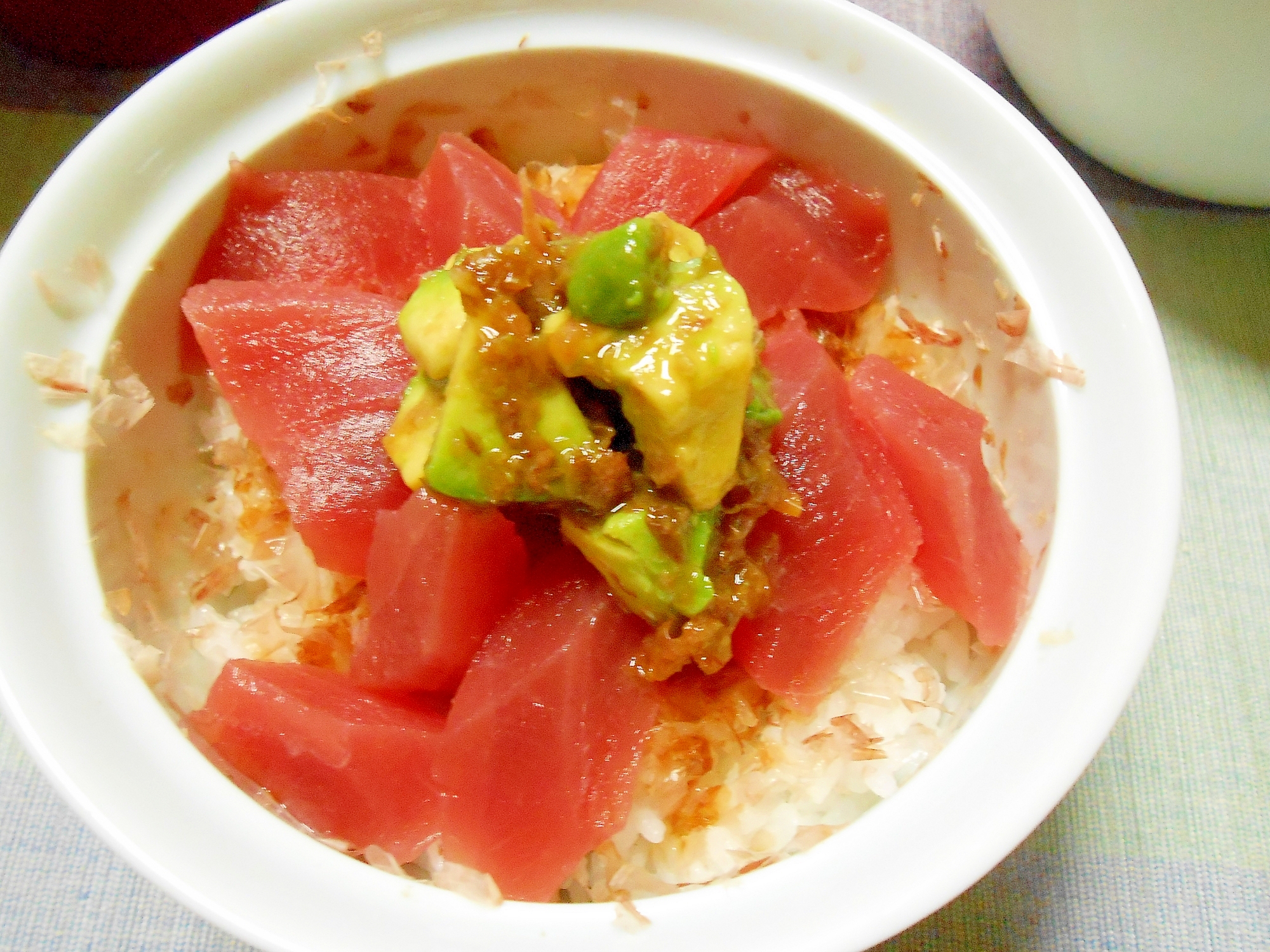 鰹とアボカドを効かせたマグロ丼（UC対応）