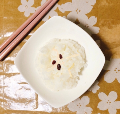 玉ねぎとレーズンの味噌煮乗せ☆温めご飯♪