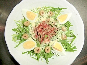 茹で卵とオリーブの水菜サラダ