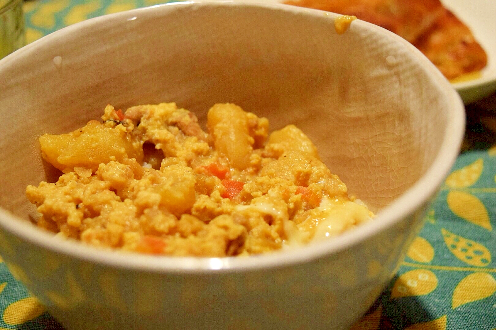 余った肉じゃがが大変身★肉じゃが親子丼