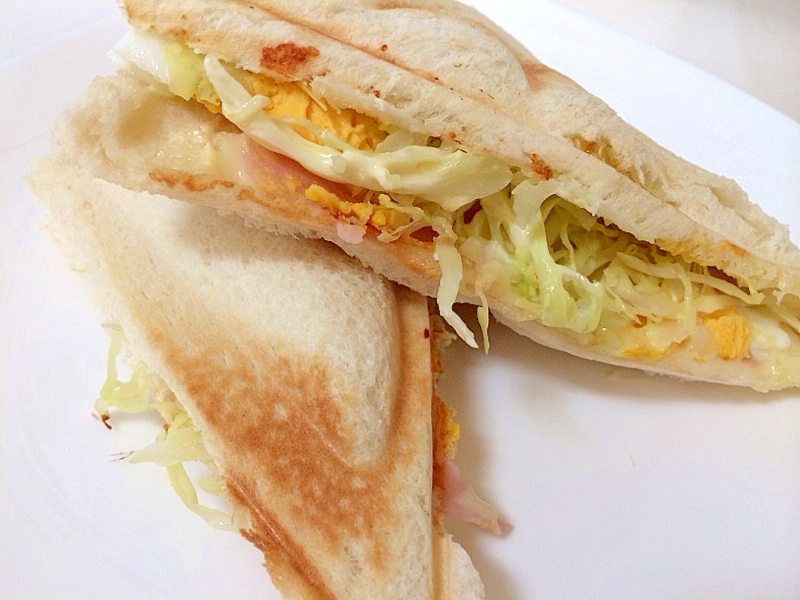 ホットサンドメーカーで簡単!!ハム卵サンド♪