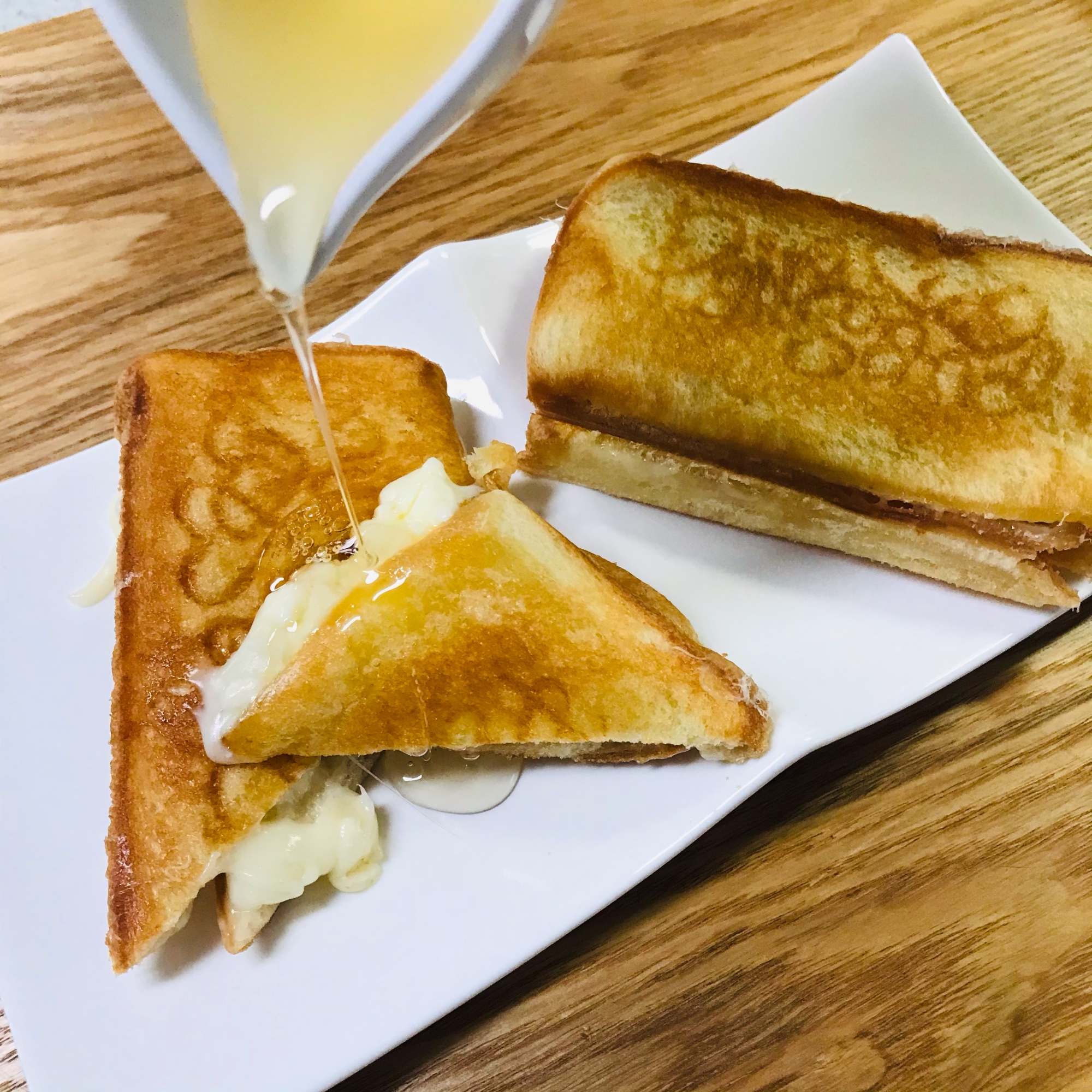 チーズとはちみつ 追い蜂蜜のホットサンド レシピ 作り方 By ひよこピッピ 楽天レシピ チーズとはちみつ 追い蜂蜜のホットサンド レシピ 作り方 By ひよこピッピ 楽天レシピ