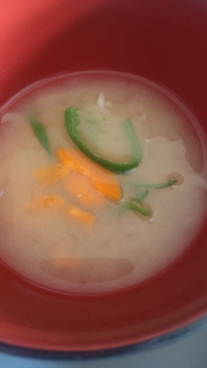 人参とピーマンとキャベツの味噌汁☆細切り野菜