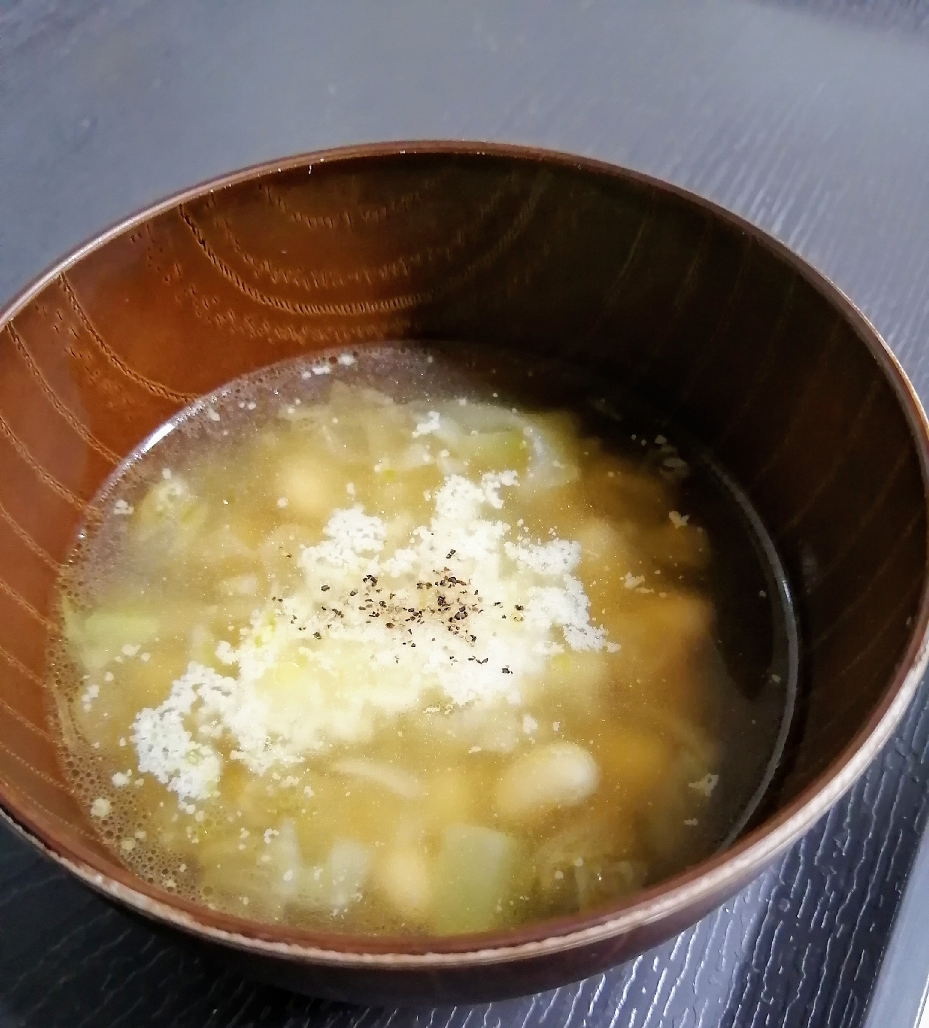 大豆と玉ねぎのコンソメスープ