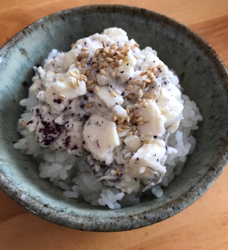 じゃことゆかりふりかけの絹豆腐炒め丼