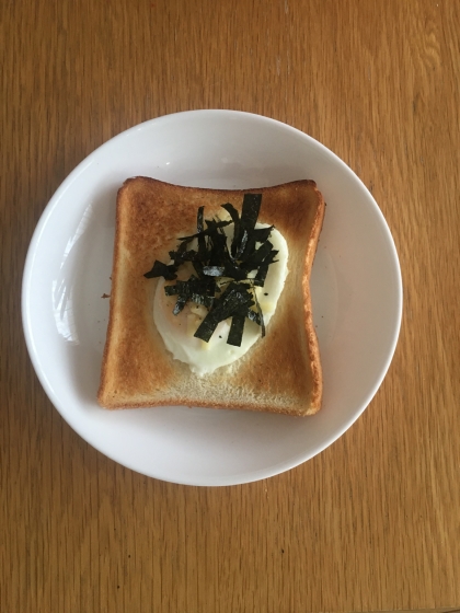 目玉焼きチーズともみ海苔のトースト