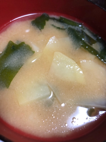 生姜風味☆じゃがいもと玉ねぎとわかめの味噌汁