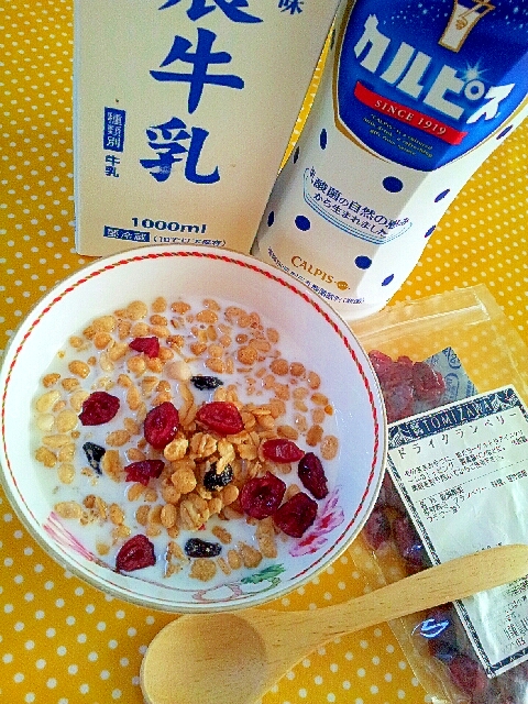 フルーツグラノーラとクランベリーのカルピス牛乳 レシピ 作り方 By ラズベリっち 楽天レシピ フルーツグラノーラとクランベリーのカルピス牛乳 レシピ 作り方 By ラズベリっち 楽天レシピ