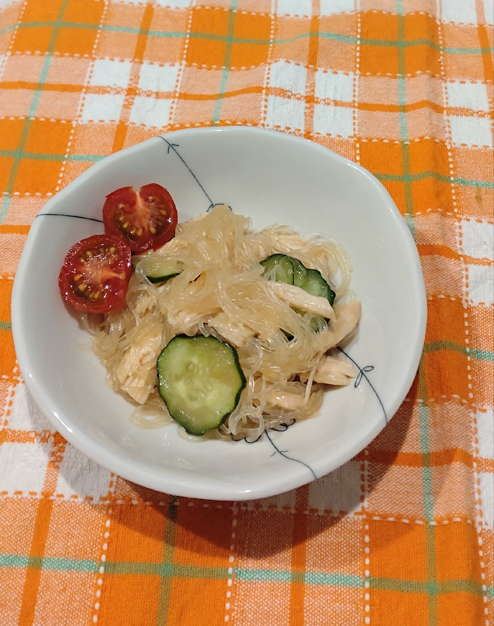 蒸し鶏ときゅうりの春雨サラダ