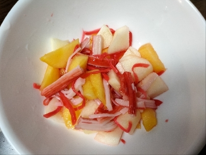 簡単・めちゃうま♥️柿とりんごとかにかまのサラダ