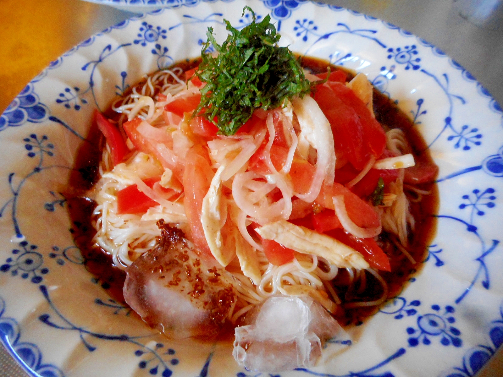 蒸し鶏とトマトのサラダそうめん