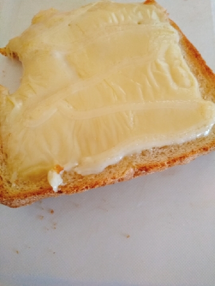 超シンプルなチーズトースト