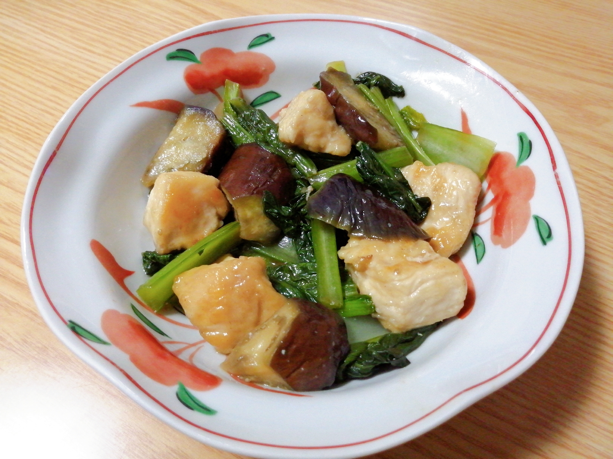 鶏むね肉となすと小松菜の炒め物