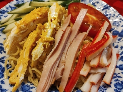 自分でトッピングする♪冷やし中華ෆ˚*