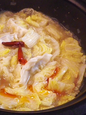 スープもうまい、白菜春雨餃子鍋