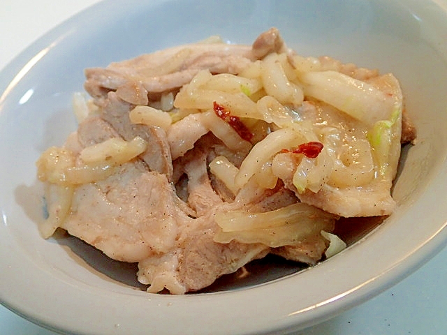 鷹の爪でピリ辛　豚バラと白菜芯の塩コショウ炒め