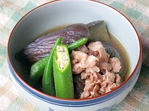 おいしいだしでじっくり煮込んだ なすと豚肉の煮物