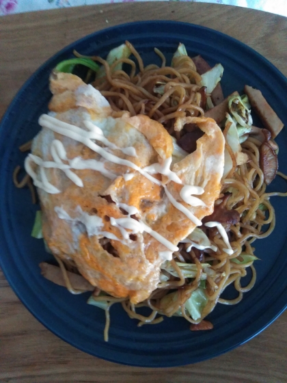 男の手料理ʘ⁠‿⁠ʘ牛脂で旨味UP⇧オムソバ