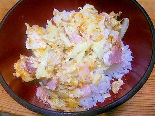 キャベ玉ベーコン丼/粉チーズ風味