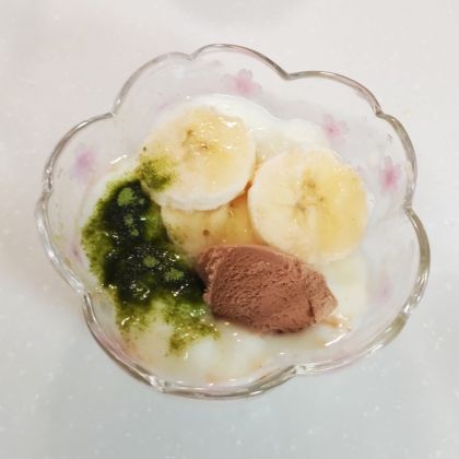 フルーツ青汁とバナナのせヨーグルト