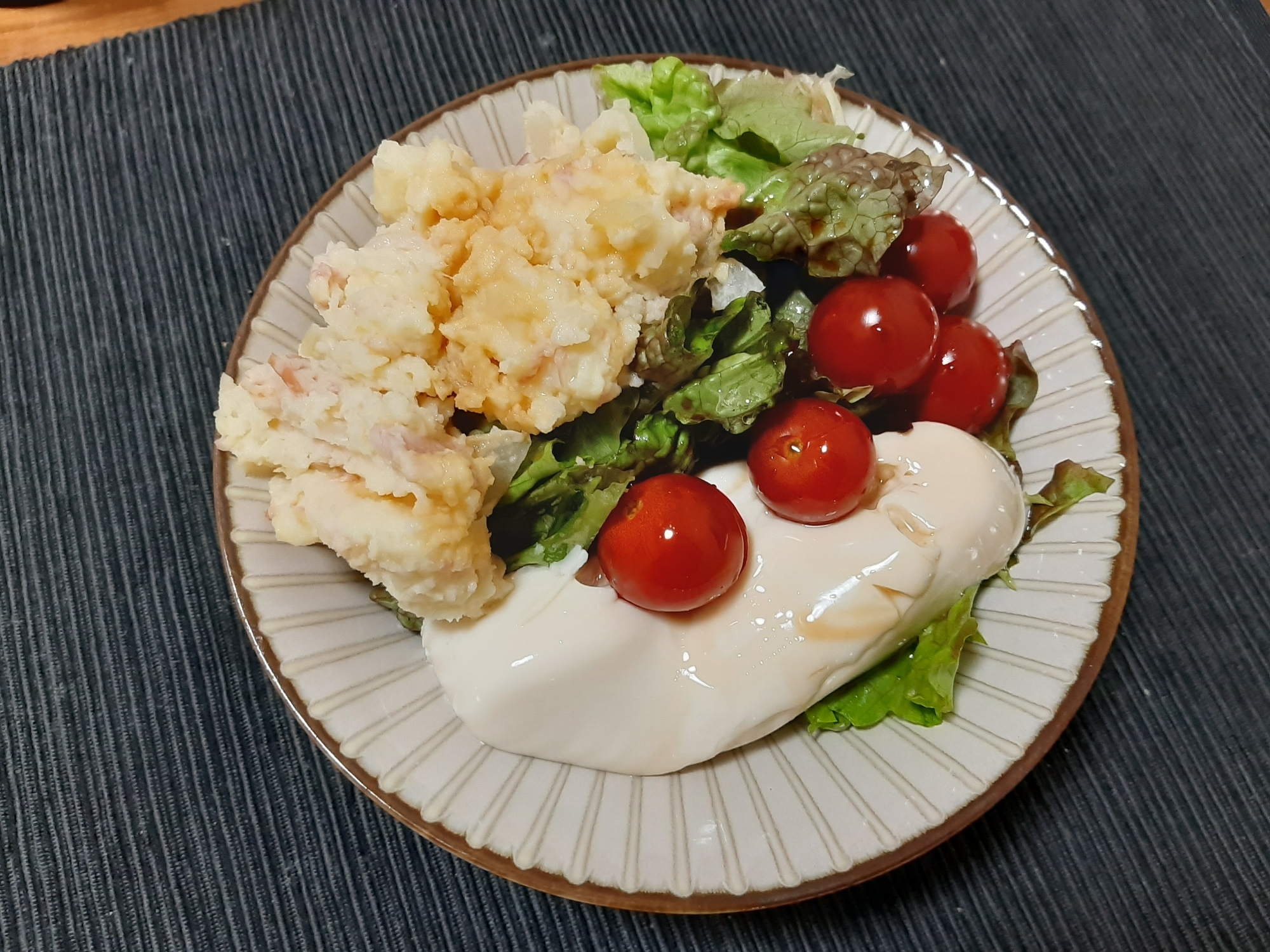 ポテトサラダと豆腐のサラダ