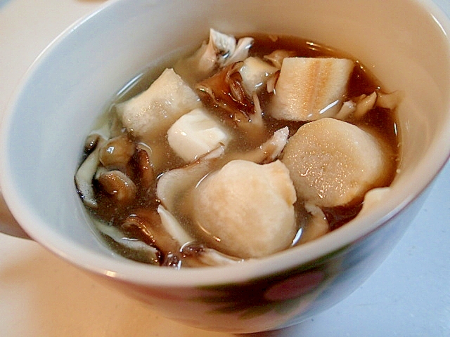 昆布あごだし＆鶏がらで　舞茸と豆腐とお麩のスープ♬