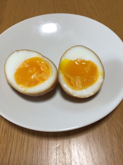 味付け卵用に作りました♪白身はしっかり、黄身はとろ〜り^o^こういう半熟卵を作りたかったんです(*^^*)☆レシピありがとうございます♡