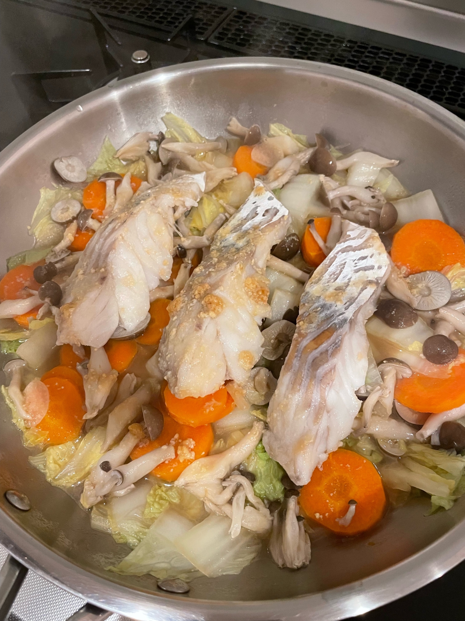 フライパンで簡単！タラと野菜の蒸し焼き