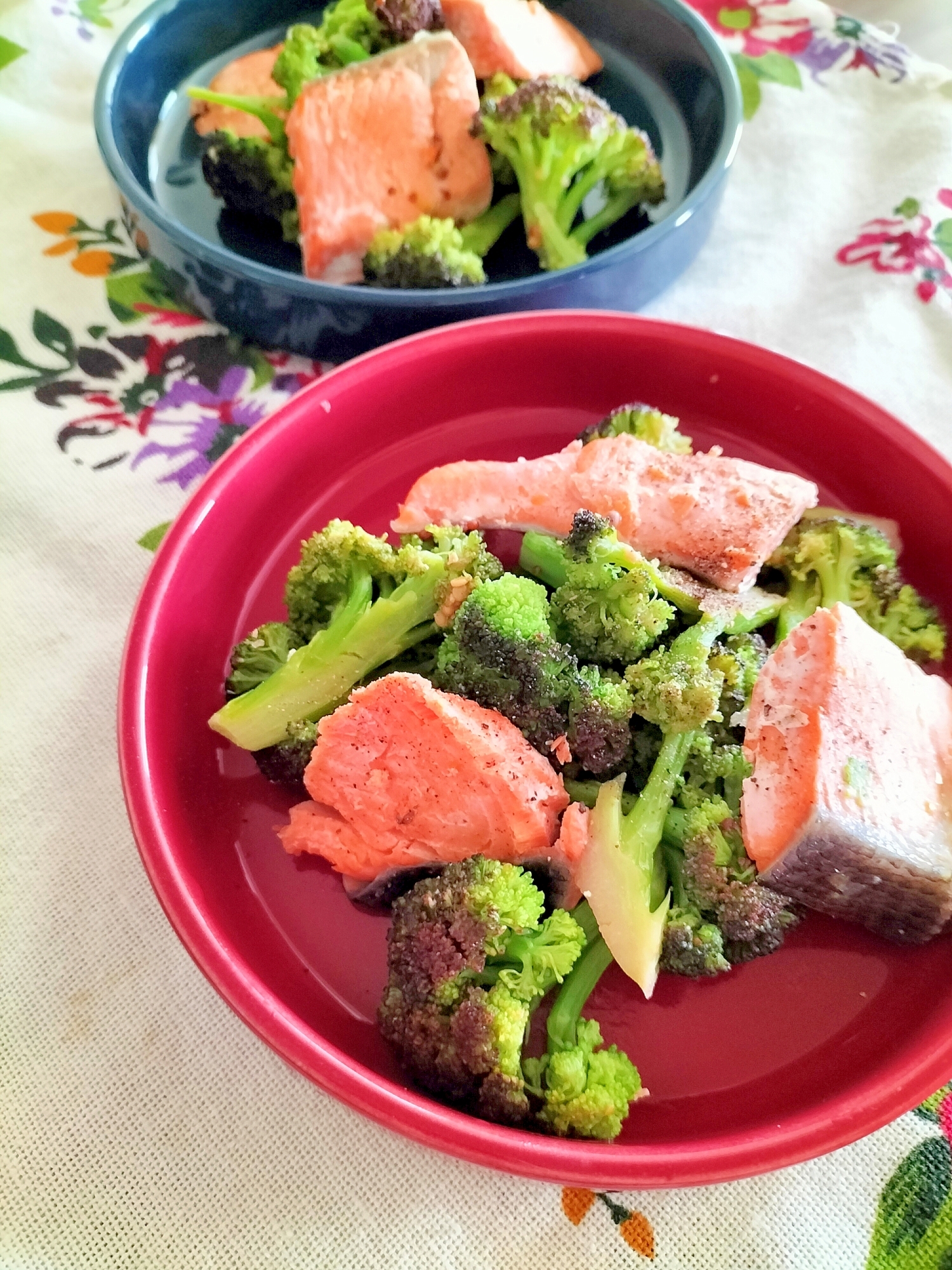 ブロッコリーと鮭の爽やか粒マスレモン炒め♪